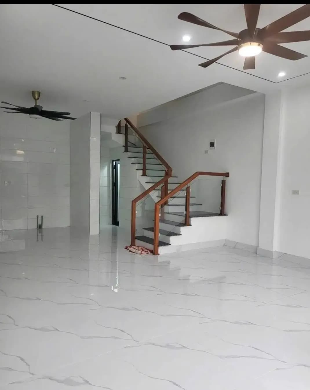 NHÀ MỚI XÂY 3 TẦNG 1 TUM: thiết kế hiện đại, cách Bệnh viện Sản Nhi Nghệ An chỉ 500m