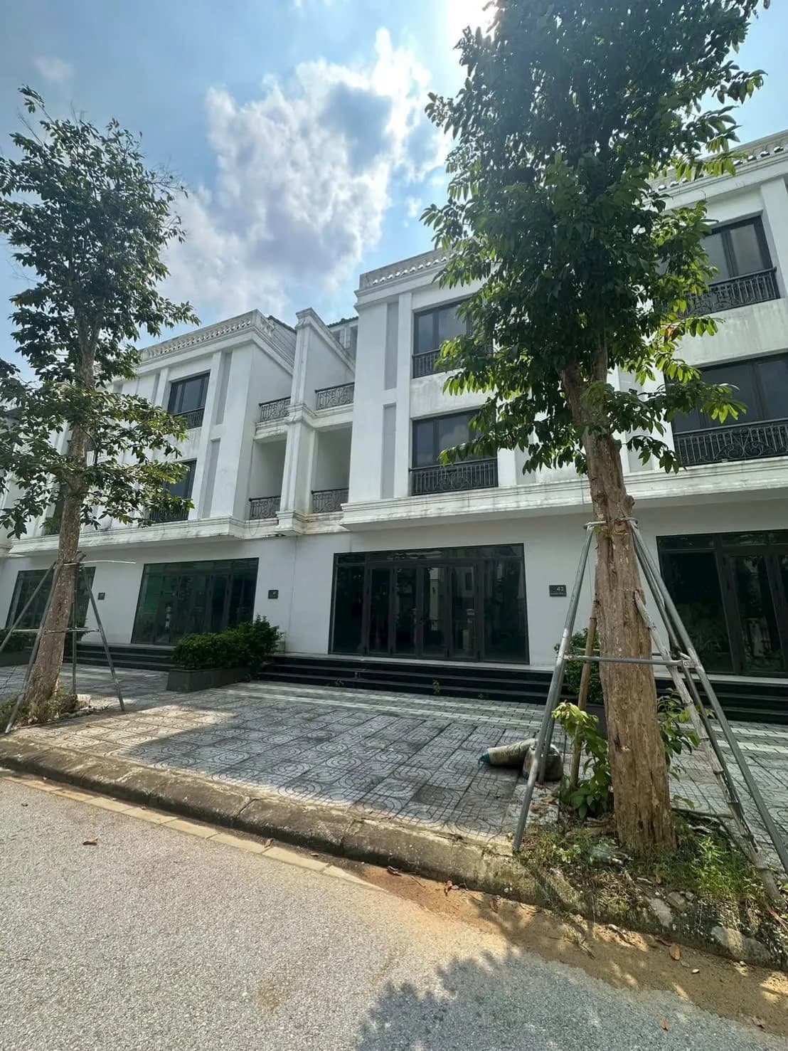 BÁN CĂN NHÀ LIỀN KỀ SHOPHOUSE - KĐT HETRYTAGE VINH TÂN🔥