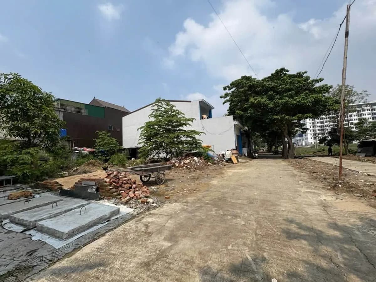 Bán lô đất Khối Trung Tiến, Phường Vinh Hưng ( Xã Hưng Đông cũ )  Diện tích 147m2 ngang rộng 6,55m nở hậu cực đẹp