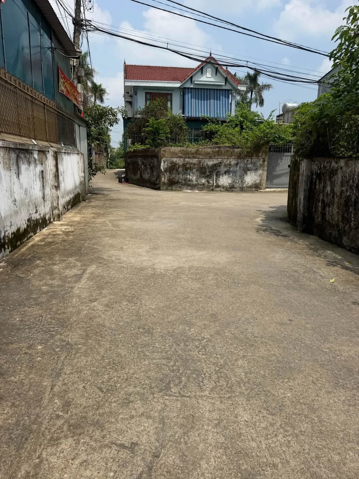 Bán đất kèm nhà cấp 4 còn ở được. Thuộc ngõ 77A Trần Nhật Duật , Đông Vĩnh cũ nay là phường Thành Vinh , Nghệ An