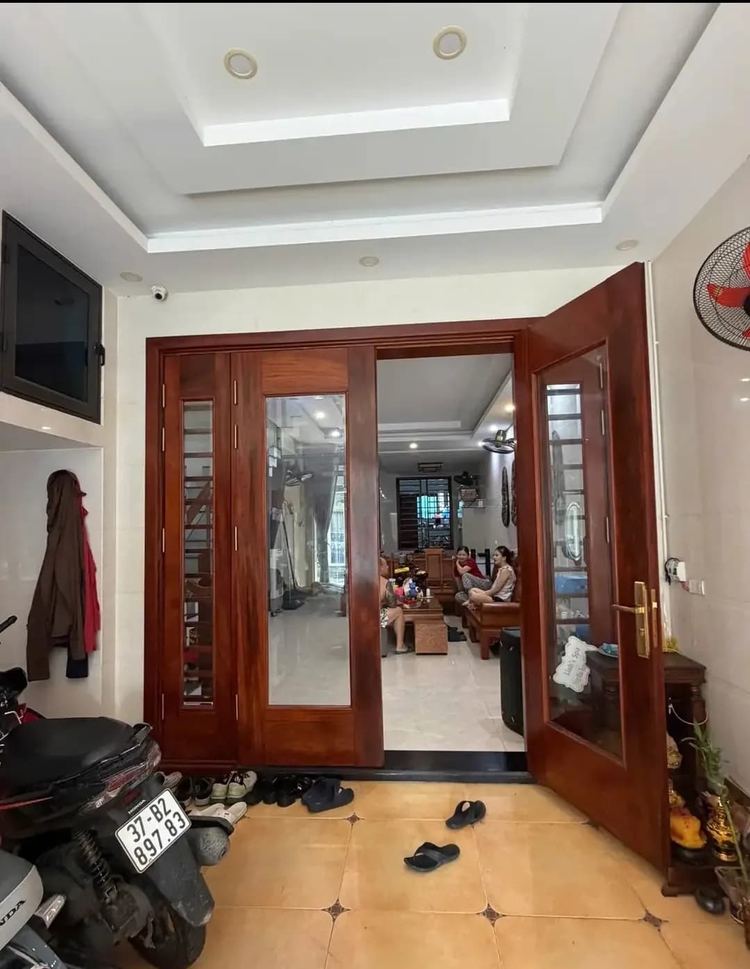 BÁN NHÀ 3,5 TẦNG MẶT ĐƯỜNG ĐỘI CUNG – VINH
